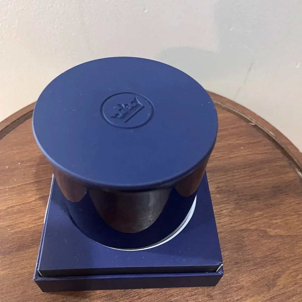 Peter Millar Crown‎ Sport Scented Candle 8oz Bergamot Amber Cedar Navy Blue NIB